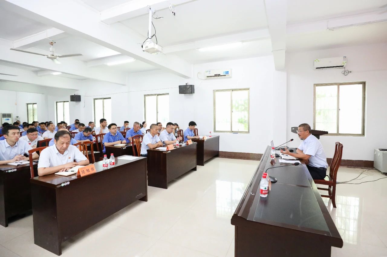 1718935612604225.jpg 刘明东教学党纪学习教育专题党课1.jpg
